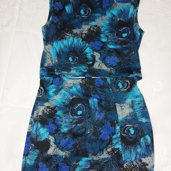 Design Lab Peacock Design With Front Cutout - Picture 8 of 10